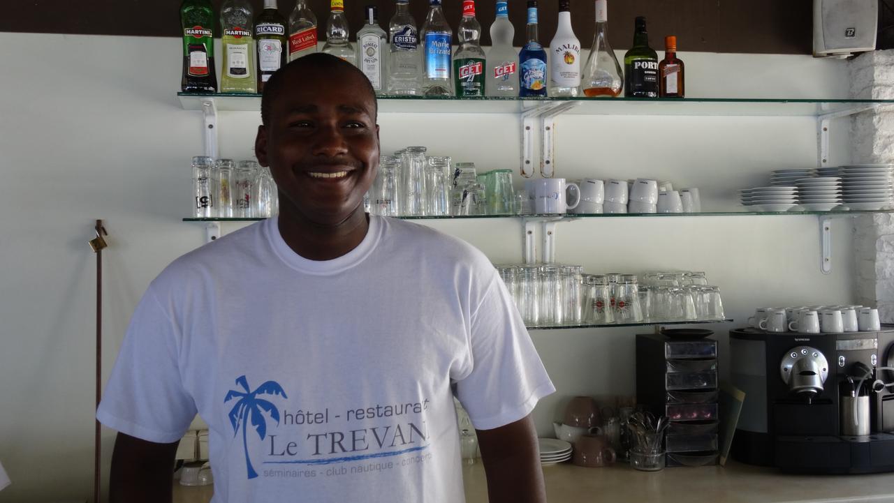 Le Trevani Hotel Koungou Exterior foto